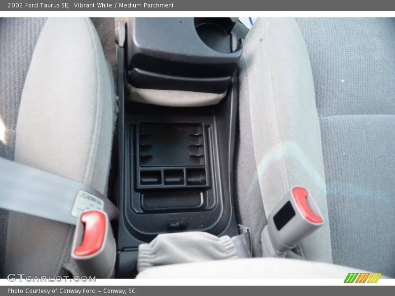 Vibrant White / Medium Parchment 2002 Ford Taurus SE