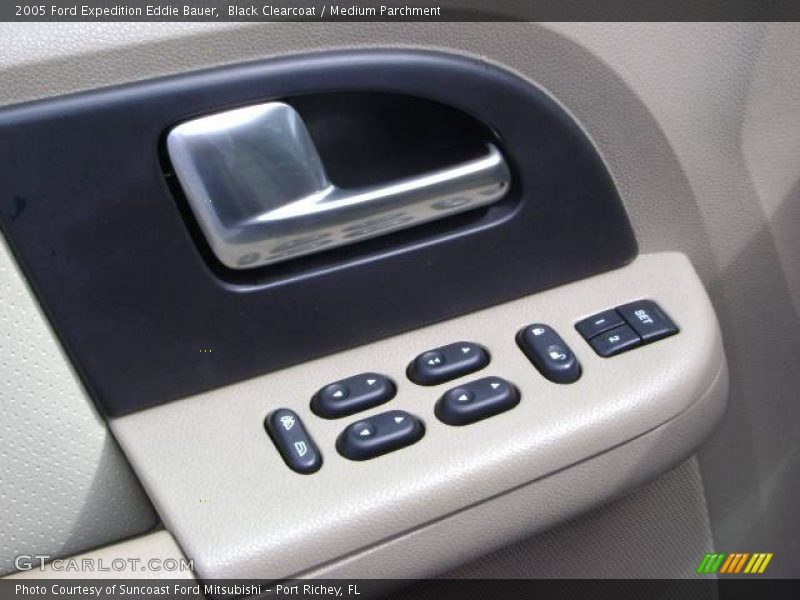 Black Clearcoat / Medium Parchment 2005 Ford Expedition Eddie Bauer