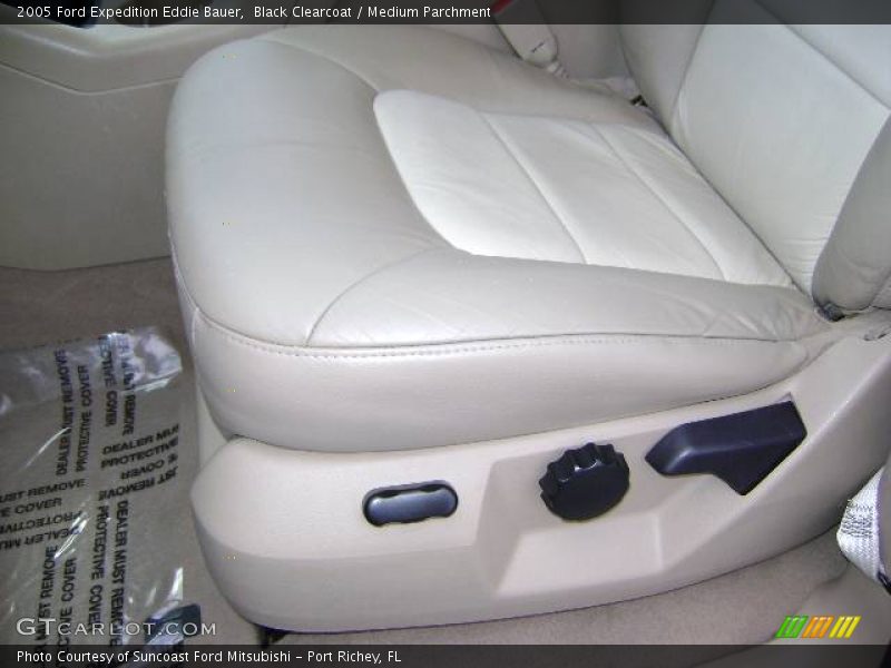 Black Clearcoat / Medium Parchment 2005 Ford Expedition Eddie Bauer