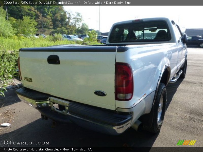 Oxford White / Dark Denim Blue 2000 Ford F250 Super Duty XLT Extended Cab 4x4