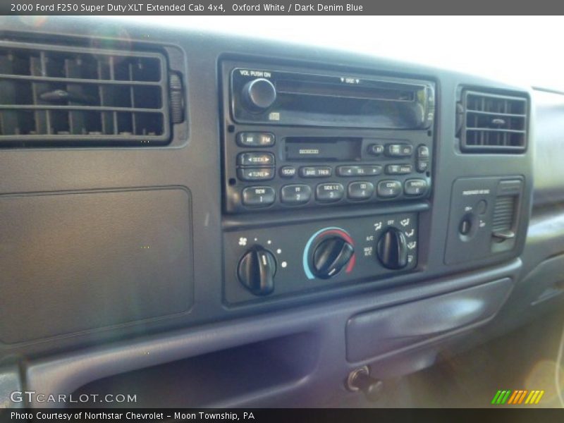 Oxford White / Dark Denim Blue 2000 Ford F250 Super Duty XLT Extended Cab 4x4