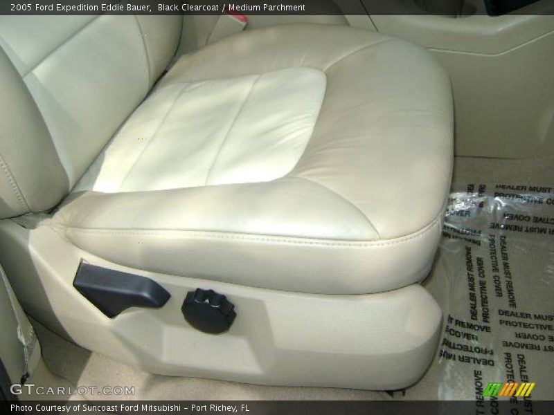 Black Clearcoat / Medium Parchment 2005 Ford Expedition Eddie Bauer