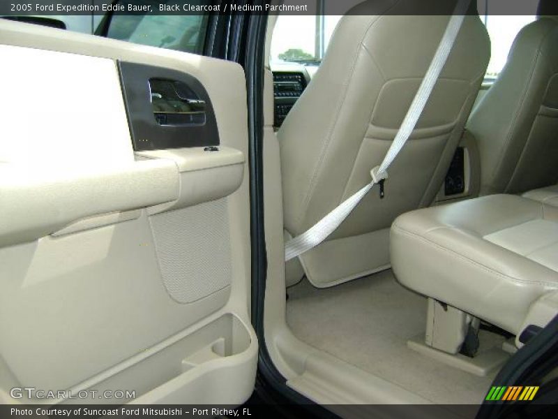 Black Clearcoat / Medium Parchment 2005 Ford Expedition Eddie Bauer