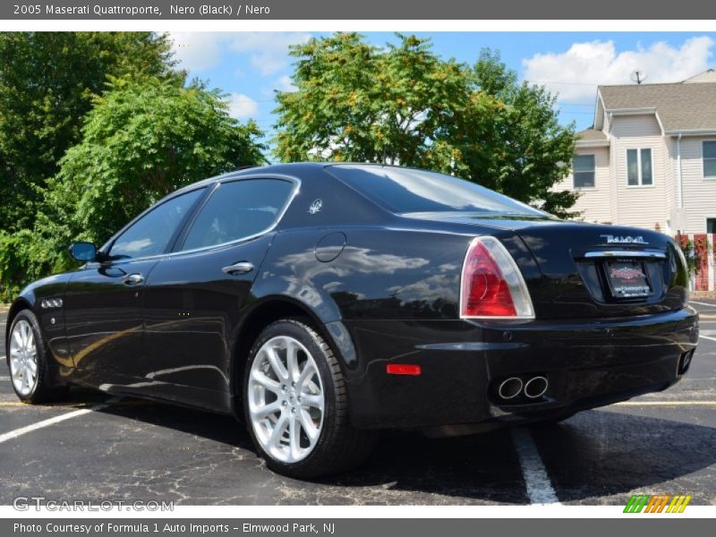 Nero (Black) / Nero 2005 Maserati Quattroporte