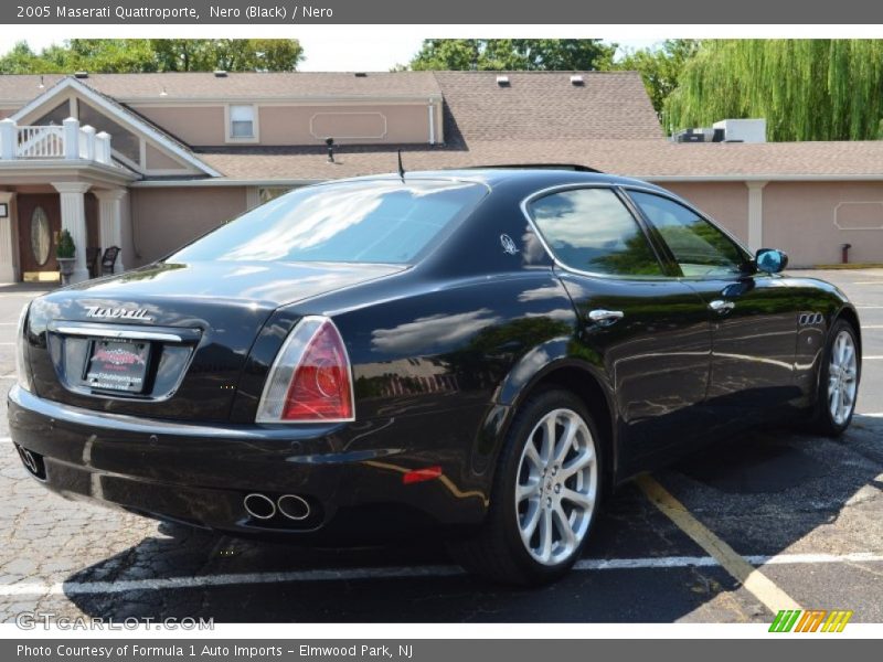 Nero (Black) / Nero 2005 Maserati Quattroporte