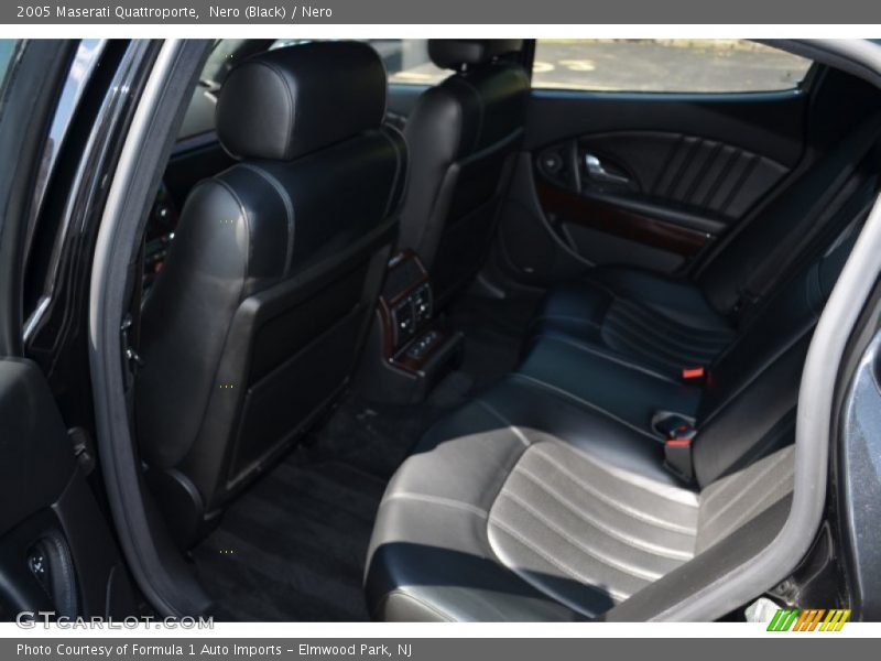 Nero (Black) / Nero 2005 Maserati Quattroporte