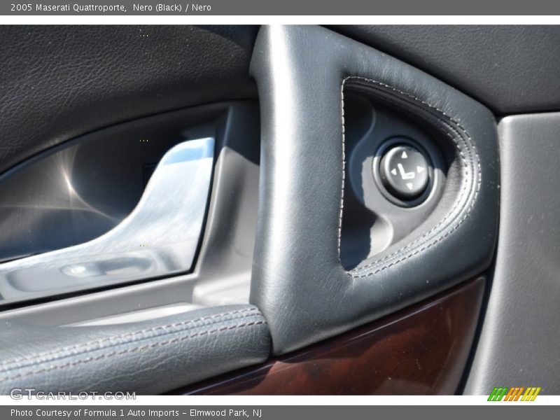 Nero (Black) / Nero 2005 Maserati Quattroporte