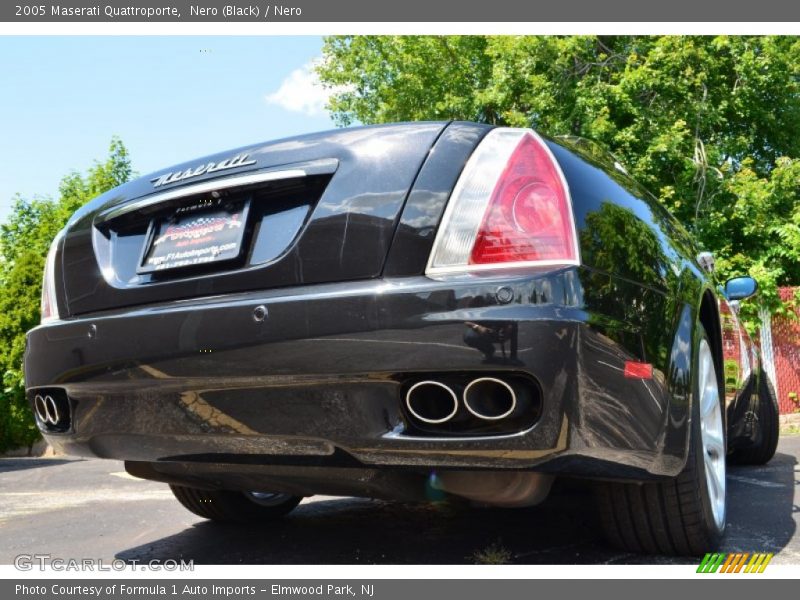 Nero (Black) / Nero 2005 Maserati Quattroporte