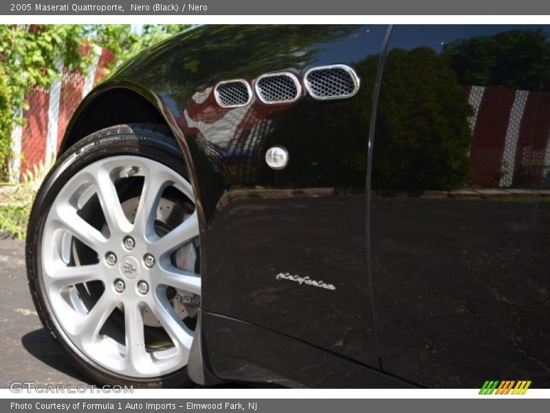 Nero (Black) / Nero 2005 Maserati Quattroporte