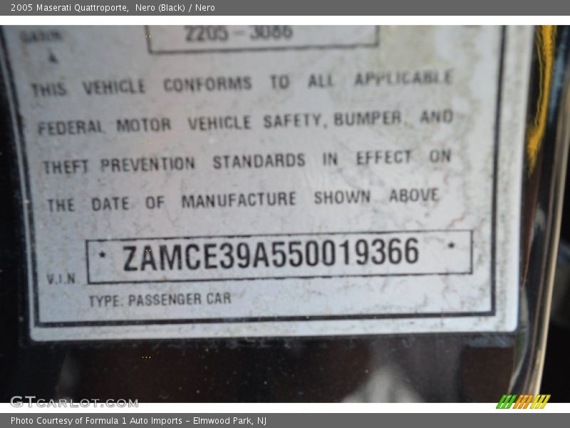 Nero (Black) / Nero 2005 Maserati Quattroporte