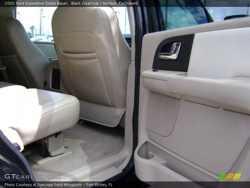 Black Clearcoat / Medium Parchment 2005 Ford Expedition Eddie Bauer