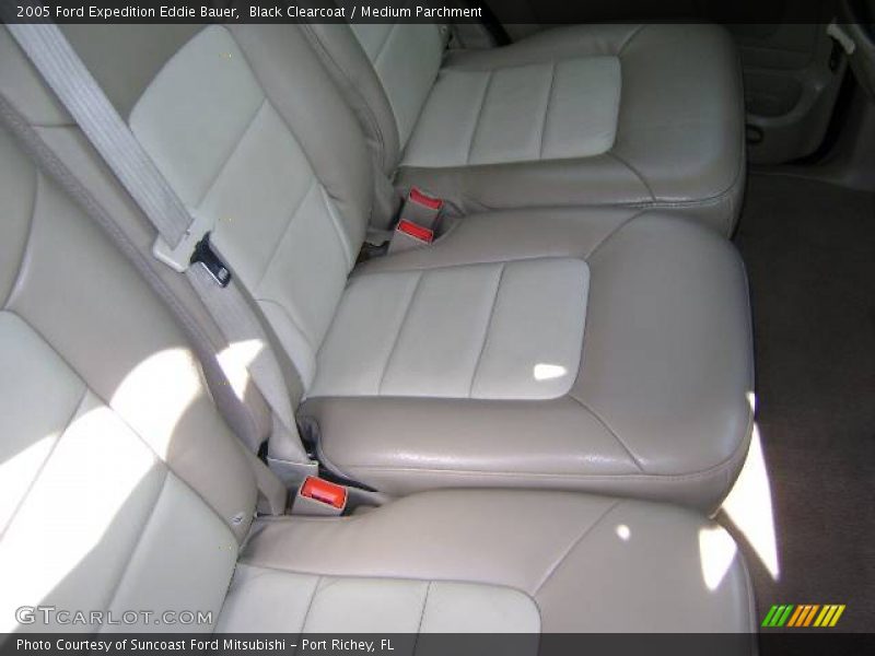 Black Clearcoat / Medium Parchment 2005 Ford Expedition Eddie Bauer