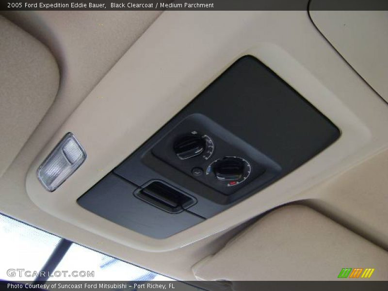 Black Clearcoat / Medium Parchment 2005 Ford Expedition Eddie Bauer