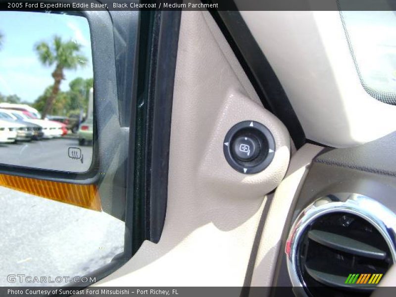 Black Clearcoat / Medium Parchment 2005 Ford Expedition Eddie Bauer