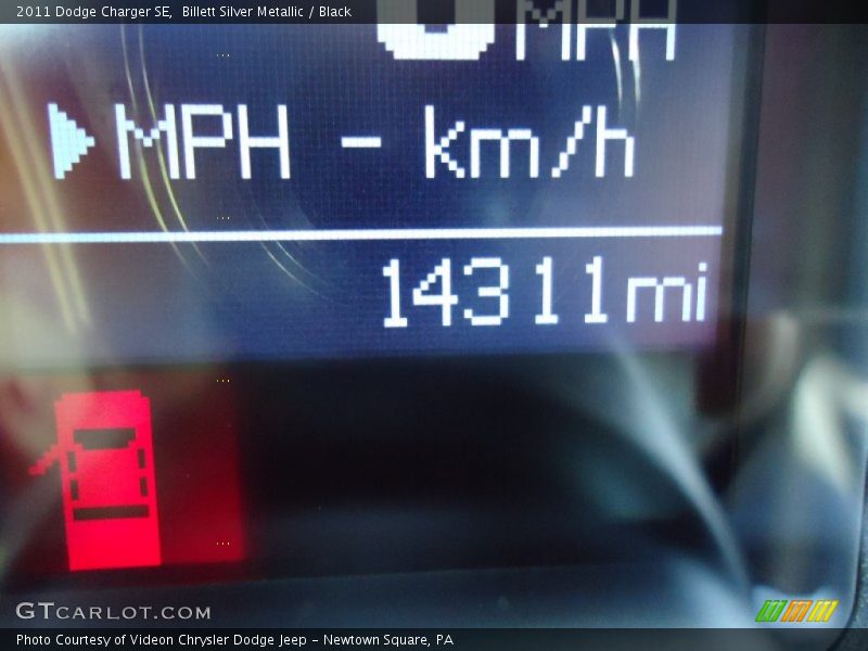 Billett Silver Metallic / Black 2011 Dodge Charger SE