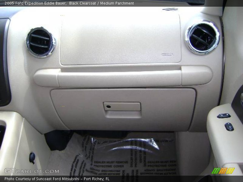 Black Clearcoat / Medium Parchment 2005 Ford Expedition Eddie Bauer