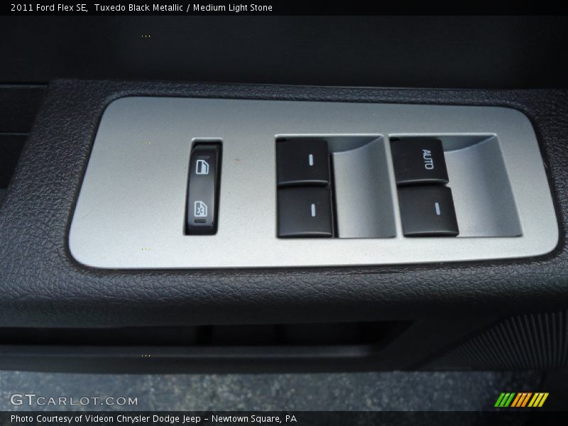 Tuxedo Black Metallic / Medium Light Stone 2011 Ford Flex SE