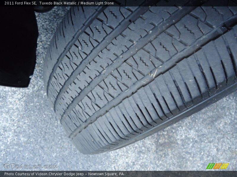 Tuxedo Black Metallic / Medium Light Stone 2011 Ford Flex SE