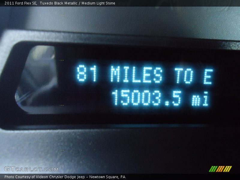 Tuxedo Black Metallic / Medium Light Stone 2011 Ford Flex SE