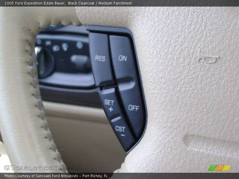 Black Clearcoat / Medium Parchment 2005 Ford Expedition Eddie Bauer