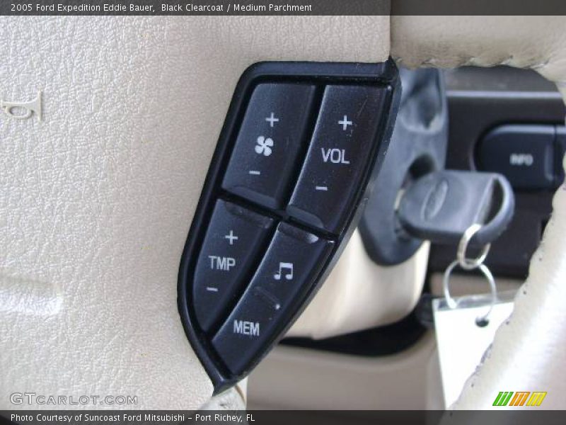 Black Clearcoat / Medium Parchment 2005 Ford Expedition Eddie Bauer