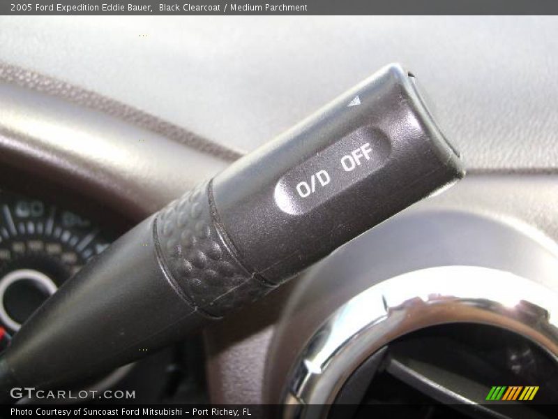 Black Clearcoat / Medium Parchment 2005 Ford Expedition Eddie Bauer
