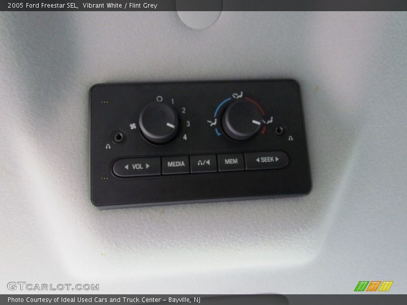 Vibrant White / Flint Grey 2005 Ford Freestar SEL