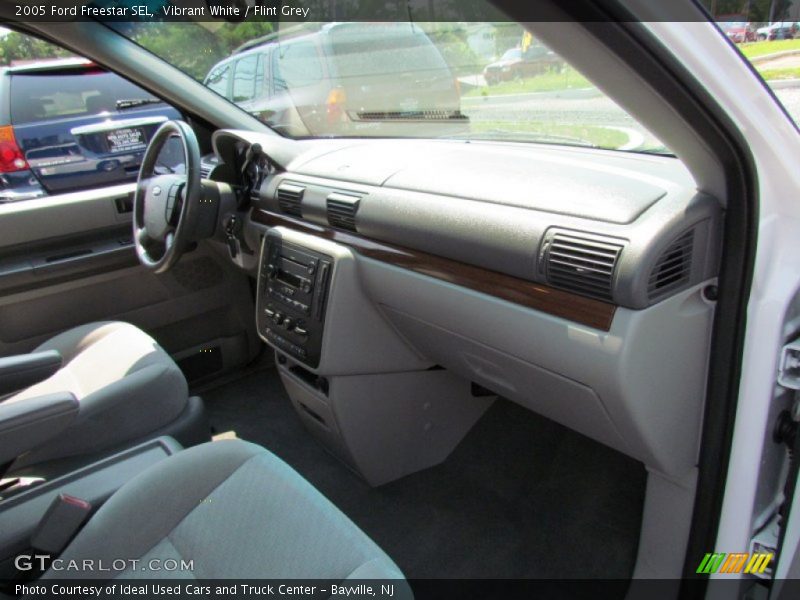 Vibrant White / Flint Grey 2005 Ford Freestar SEL