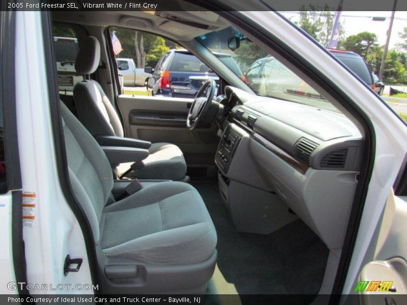 Vibrant White / Flint Grey 2005 Ford Freestar SEL