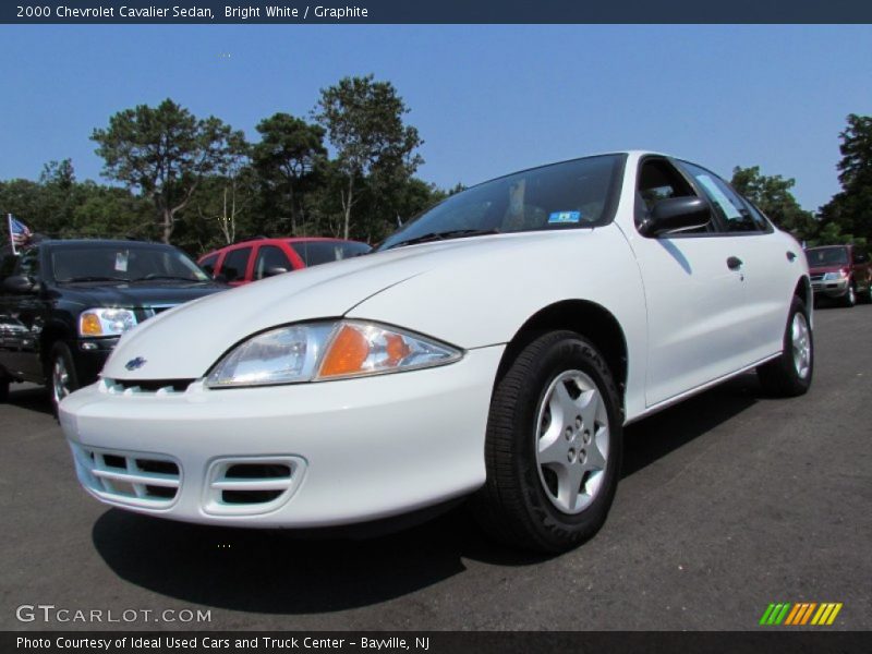 Bright White / Graphite 2000 Chevrolet Cavalier Sedan