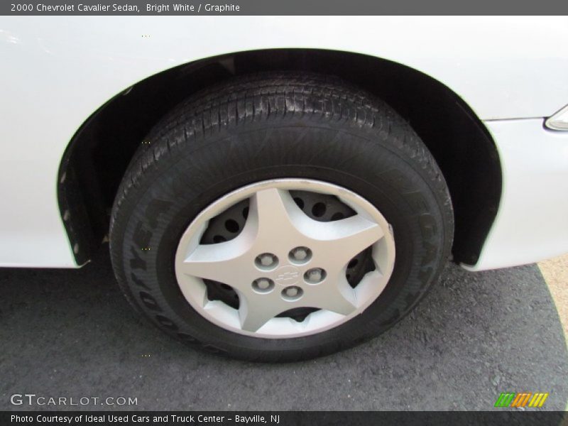 Bright White / Graphite 2000 Chevrolet Cavalier Sedan