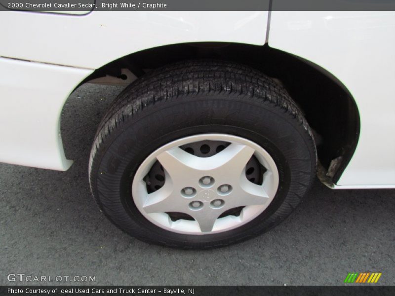 Bright White / Graphite 2000 Chevrolet Cavalier Sedan