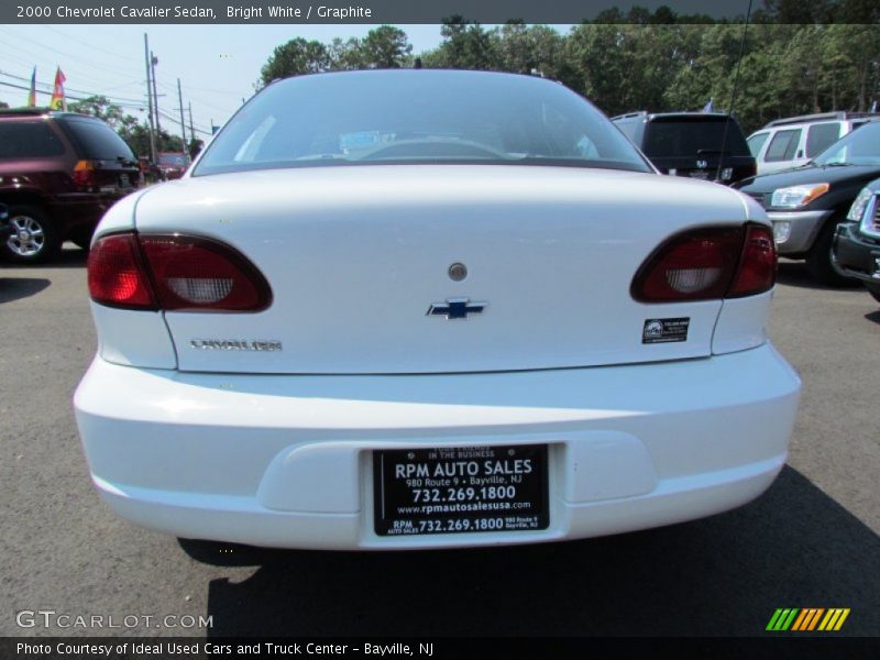 Bright White / Graphite 2000 Chevrolet Cavalier Sedan