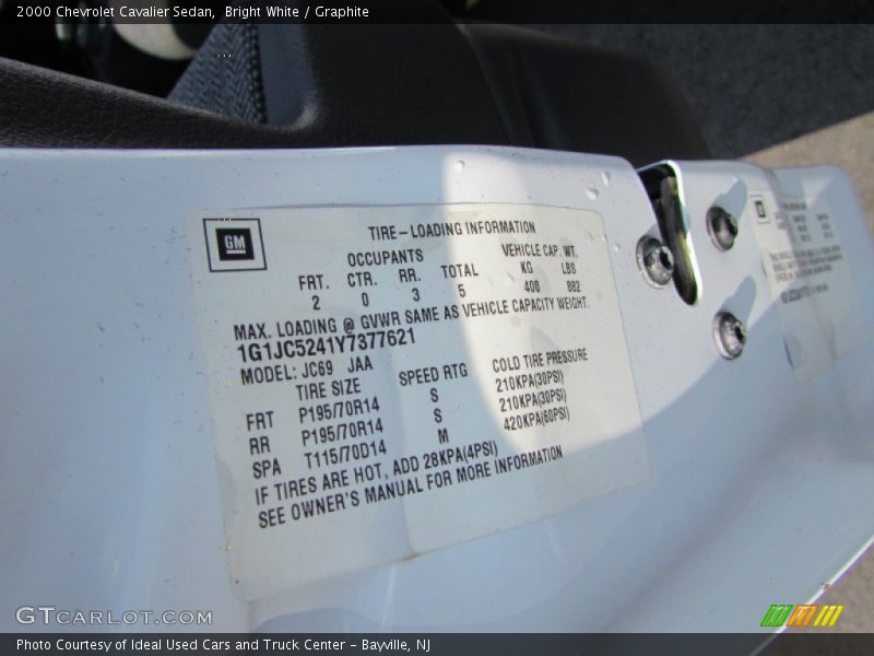 Bright White / Graphite 2000 Chevrolet Cavalier Sedan