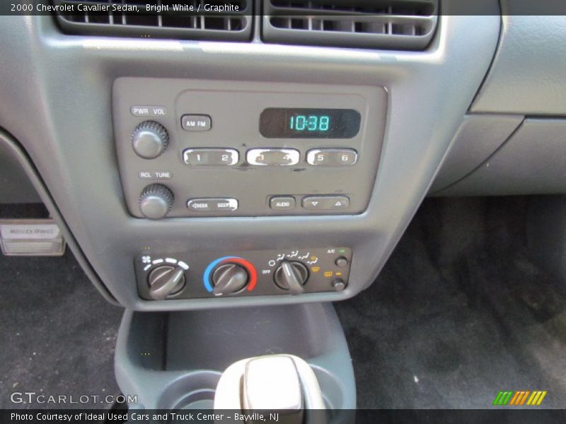 Bright White / Graphite 2000 Chevrolet Cavalier Sedan