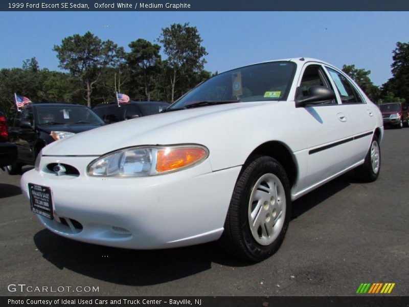 Oxford White / Medium Graphite 1999 Ford Escort SE Sedan