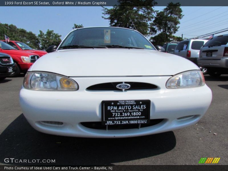 Oxford White / Medium Graphite 1999 Ford Escort SE Sedan