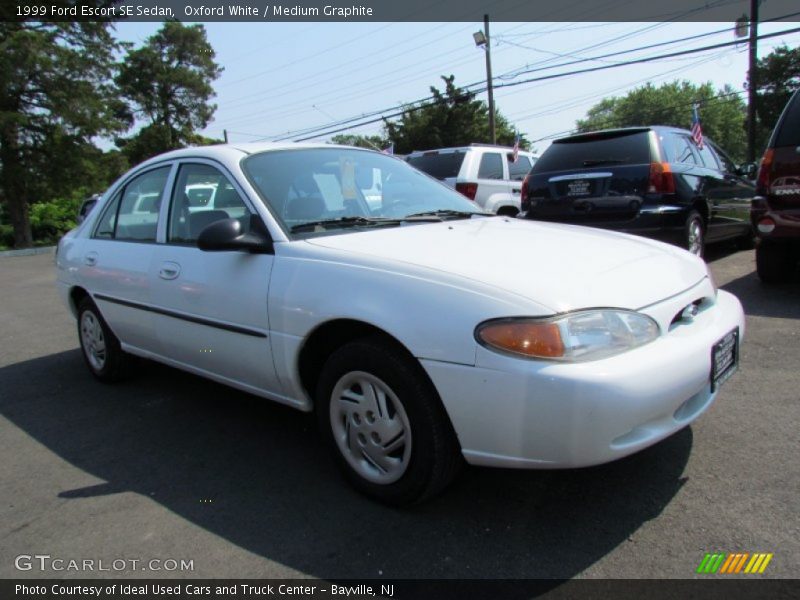 Oxford White / Medium Graphite 1999 Ford Escort SE Sedan