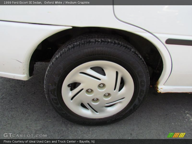Oxford White / Medium Graphite 1999 Ford Escort SE Sedan