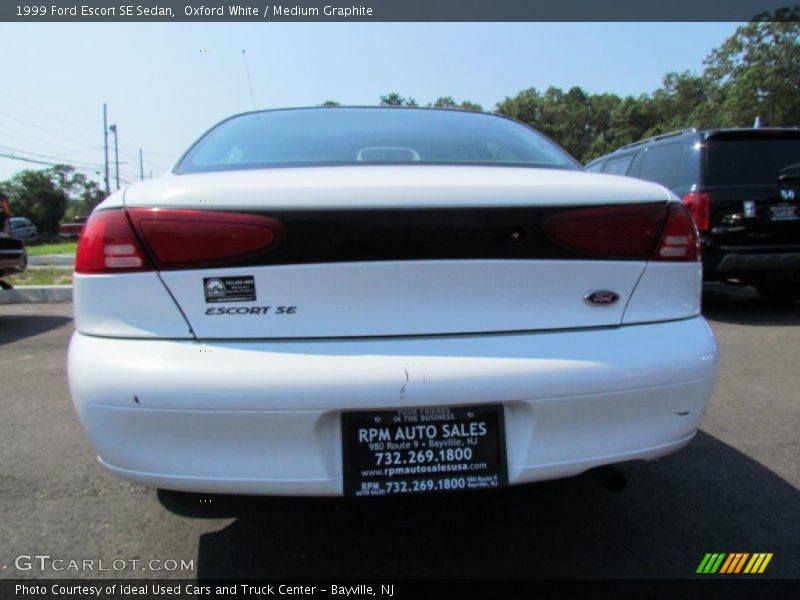 Oxford White / Medium Graphite 1999 Ford Escort SE Sedan