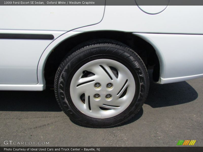 Oxford White / Medium Graphite 1999 Ford Escort SE Sedan