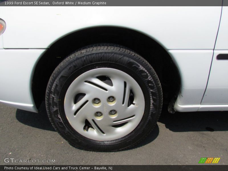 Oxford White / Medium Graphite 1999 Ford Escort SE Sedan