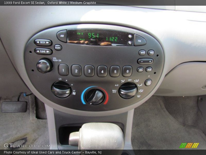 Oxford White / Medium Graphite 1999 Ford Escort SE Sedan