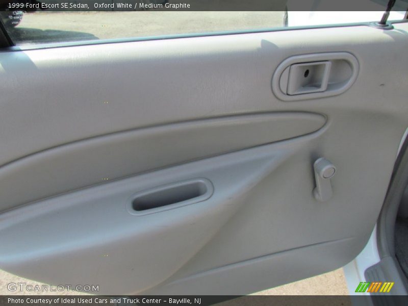 Oxford White / Medium Graphite 1999 Ford Escort SE Sedan