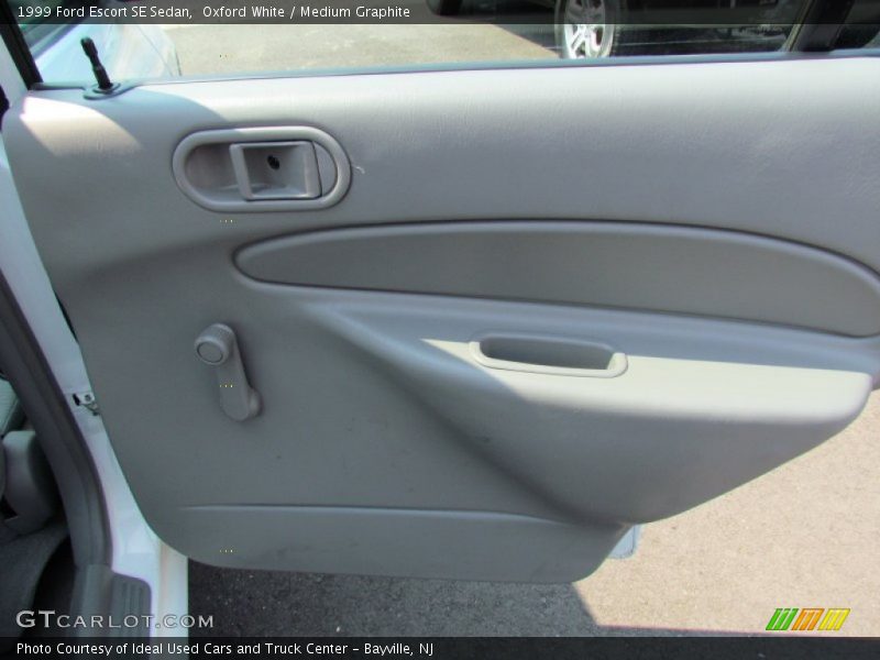 Oxford White / Medium Graphite 1999 Ford Escort SE Sedan
