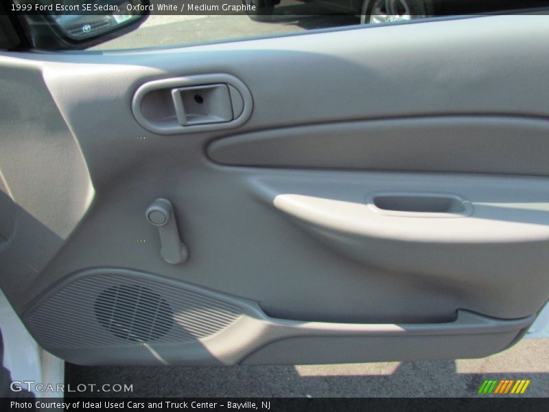 Oxford White / Medium Graphite 1999 Ford Escort SE Sedan