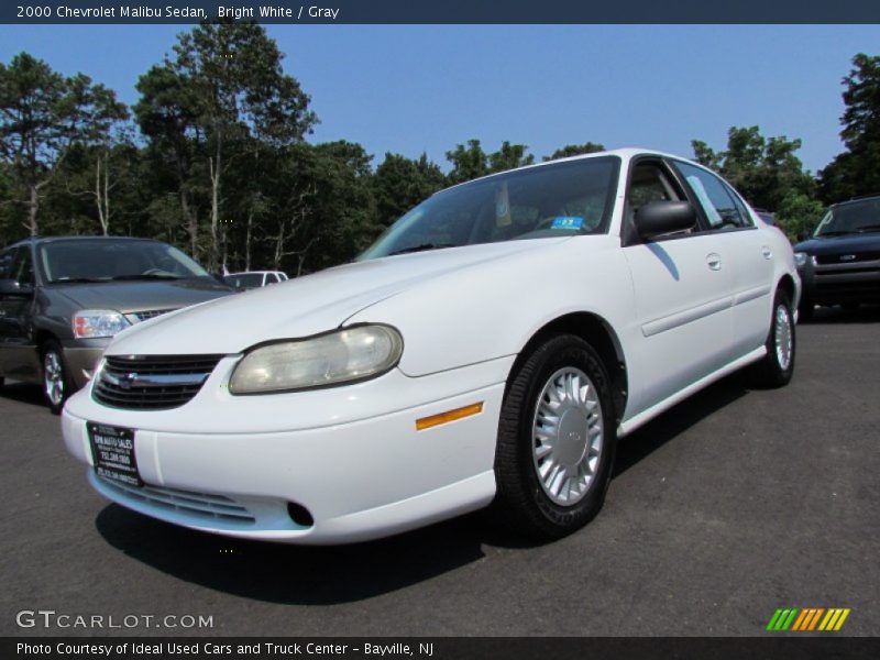 Bright White / Gray 2000 Chevrolet Malibu Sedan