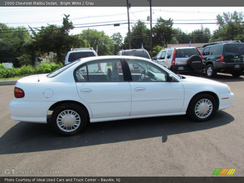 Bright White / Gray 2000 Chevrolet Malibu Sedan