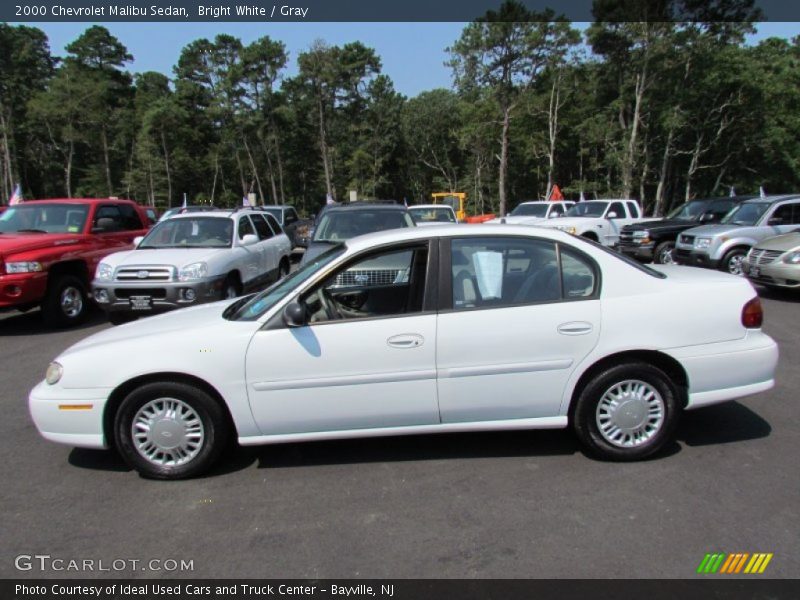 Bright White / Gray 2000 Chevrolet Malibu Sedan