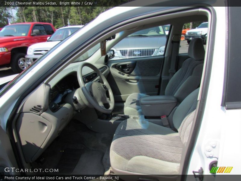 Bright White / Gray 2000 Chevrolet Malibu Sedan